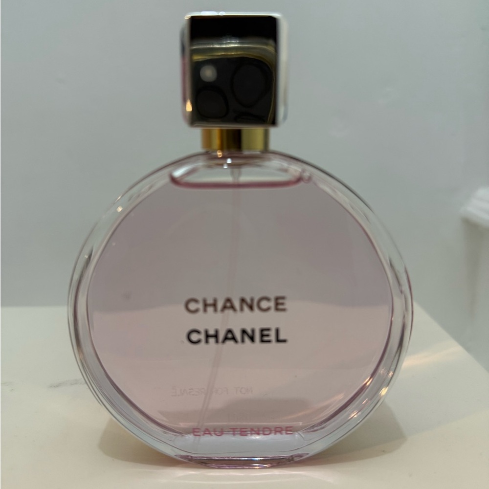 CHANEL Chance Eau Tendre with Soft Pink Hue